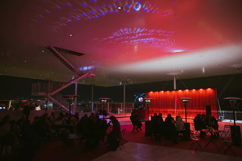 Το 360° Christmas Pop-Up Bar στον Φάρο του ΚΠΙΣΝ