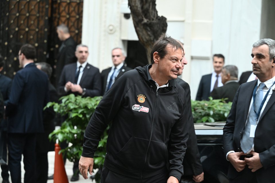 Ο προπονητής του Παναθηναϊκού AKTOR, Εργκίν Αταμάν, στην τουρκική πρεσβεία / Φωτογραφία: ΤΑΤΙΑΝΑ ΜΠΟΛΑΡΗ-EUROKINISSI