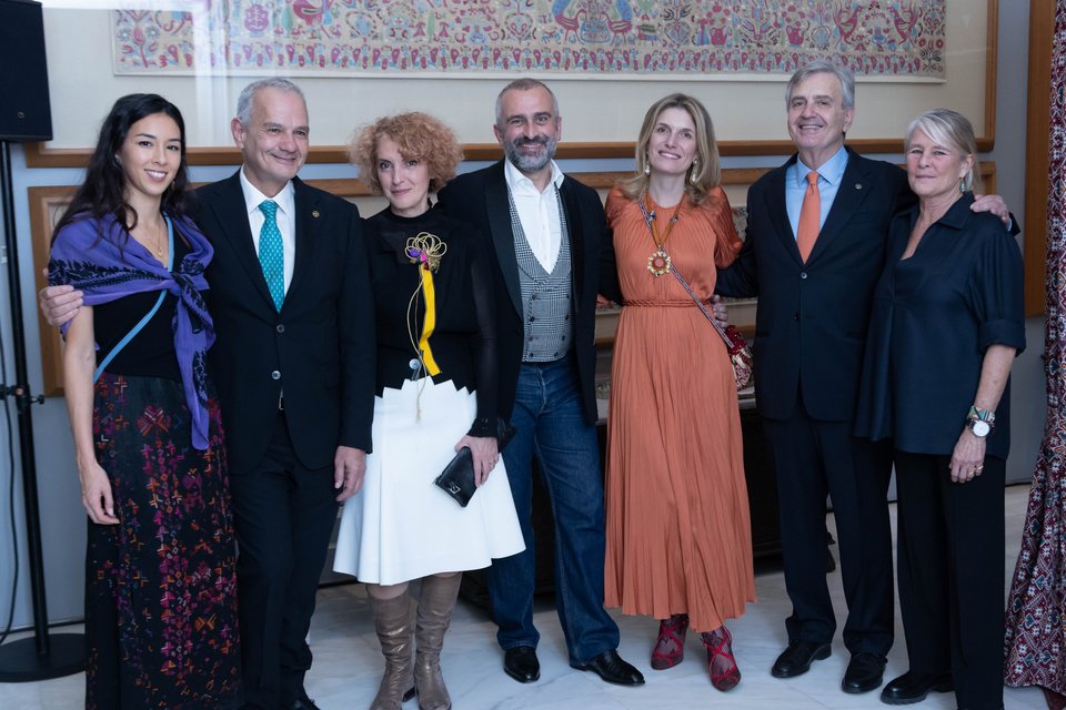 Από Αριστερά: Lena Grivakes, Νίκος Τριβουλίδης Διευθυντής Πόρων και Ανάπτυξης Μουσείου Μπενάκη, Νικολέττα Μέντη Υπεύθυνη Επικοινωνίας Μουσείου Μπενάκη, Γιώργης Μαγγίνης Επιστημονικός Διευθυντής Μουσείου Μπενάκη, Martina Mondadori Εκδότρια του Cabana Magazine, Γιώργος Γαμπρίτσος Διευθύνων Σύμβουλος Μουσείου Μπενάκη, Ειρήνη Γερουλάνου Πρόεδρος Διοικητικής Επιτροπής Μουσείου Μπενάκη