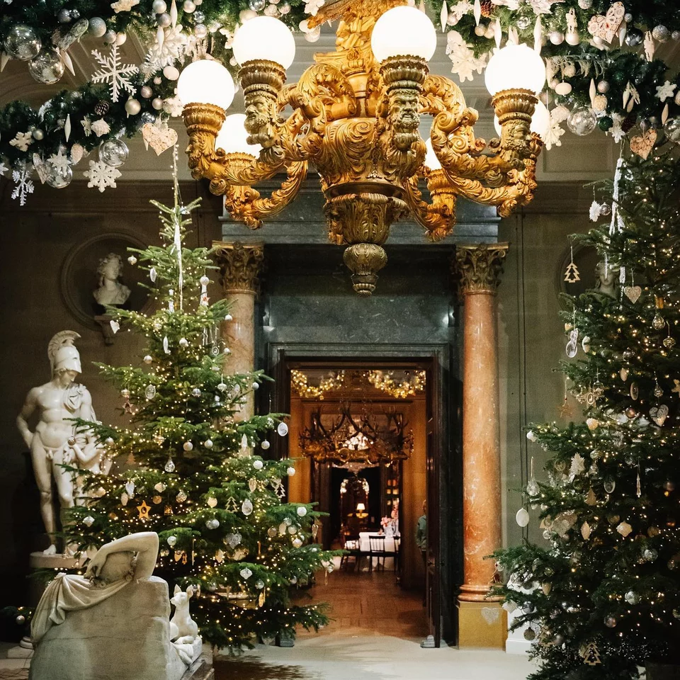 Η κλασική ομορφιά συνυπάρχει με το πνεύμα των Χριστουγέννων στο Chatsworth House / Φωτογραφία: chatsworthofficial/Instagram