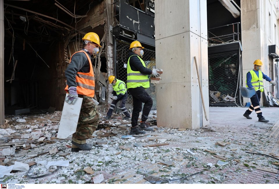 Εικόνες από την έκρηξη στον Πειραιά
