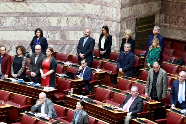 Όρθιοι 7 βουλευτές της Νέας Αριστεράς