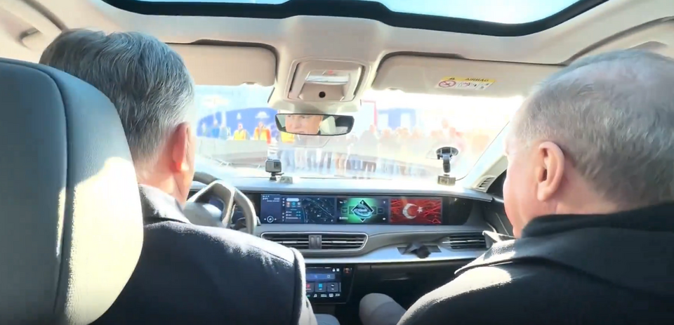 Όρμπαν και Ερντογάν έκαναν βόλτα με το τουρκικό αυτοκίνητο 