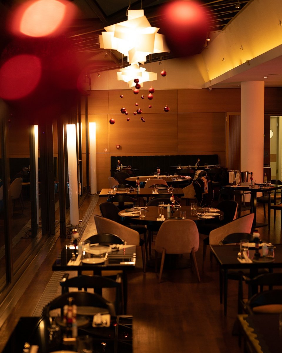 H κομψή μοντέρνα σάλα του εστιατορίου Fuga / Φωτογραφία: Fuga_restaurant/Instagram