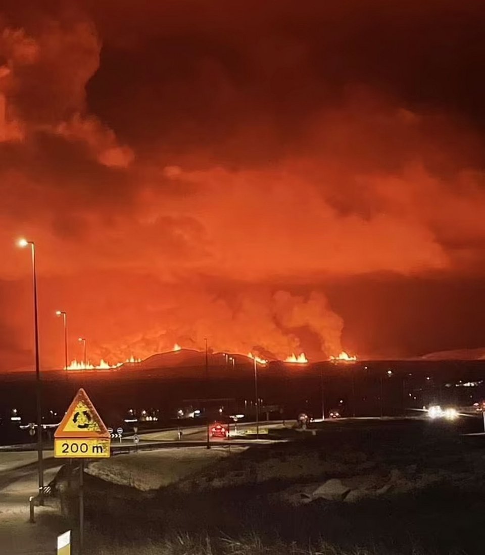 Καθηλωτικές εικόνες από την Ισλανδία, εκρήγνυται το ηφαίστειο