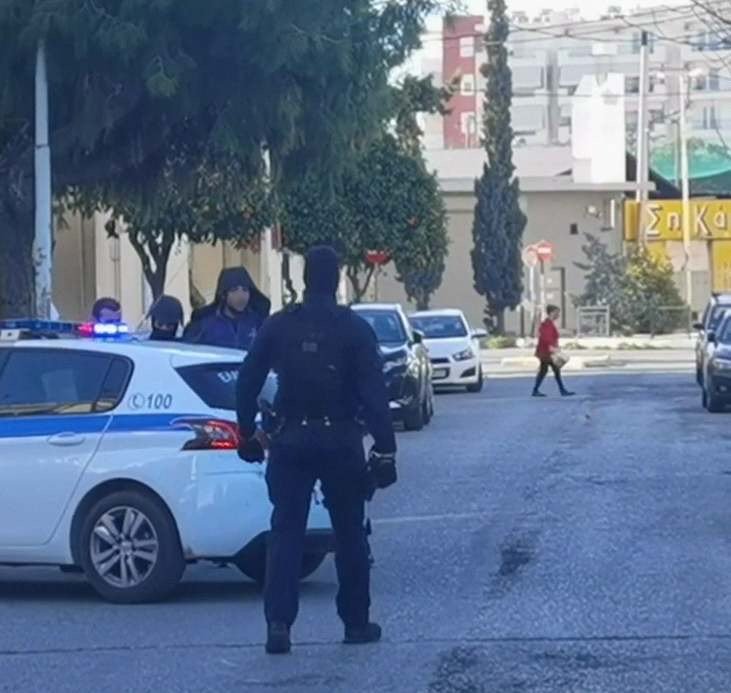 Αστυνομικοί καταδίωξαν κλεμμένο όχημα
