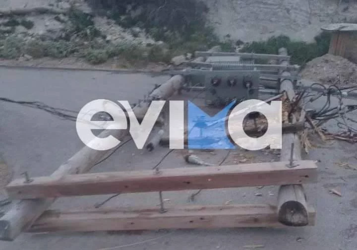 Επεσε κολώνα της ΔΕΗ 