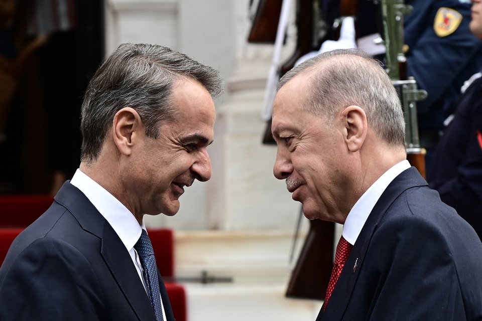 Ο πρωθυπουργός κατά την υποδοχή του Τούρκου προέδρου στο Μέγαρο Μαξίμου