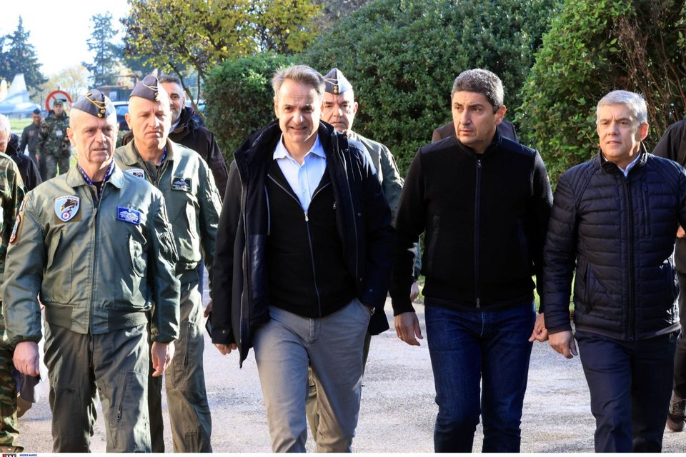 Ο πρωθυπουργός Κυριάκος Μητσοτάκης στην 110 Πτέρυγα Μάχης