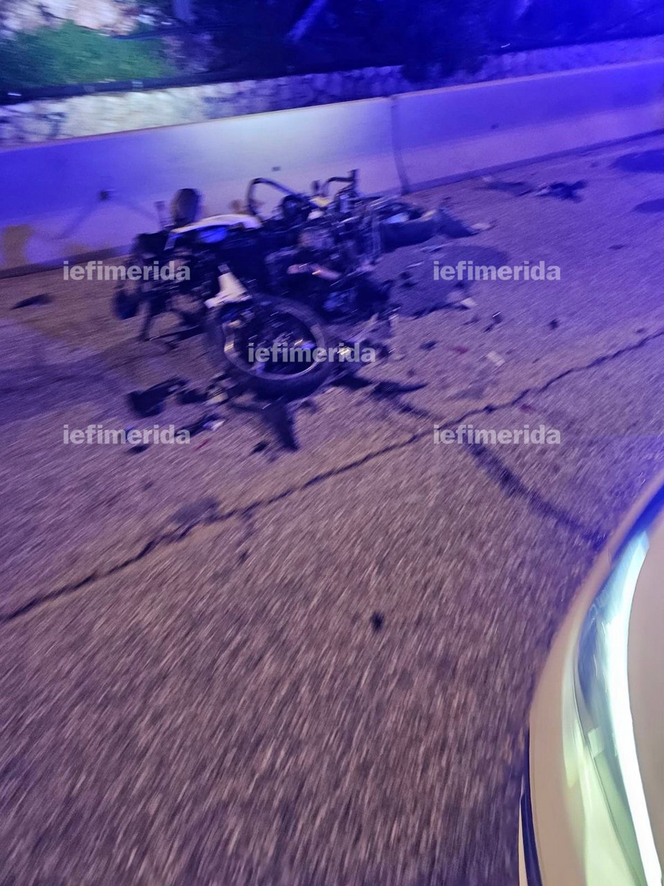 Νέες φωτό από τη διαλυμένη μηχανή της ΔΙΑΣ μετά την καταδίωξη