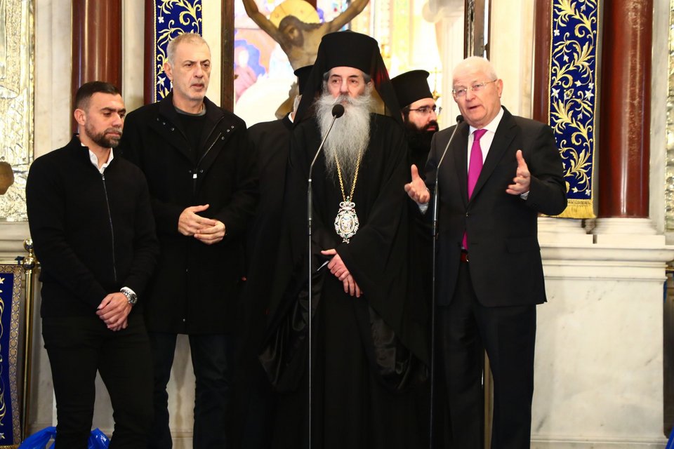 Γεύματα αγάπης στην Ιερά Μητρόπολη Πειραιά από την ΠΑΕ Ολυμπιακός / Φωτογραφία: olympiacos.org