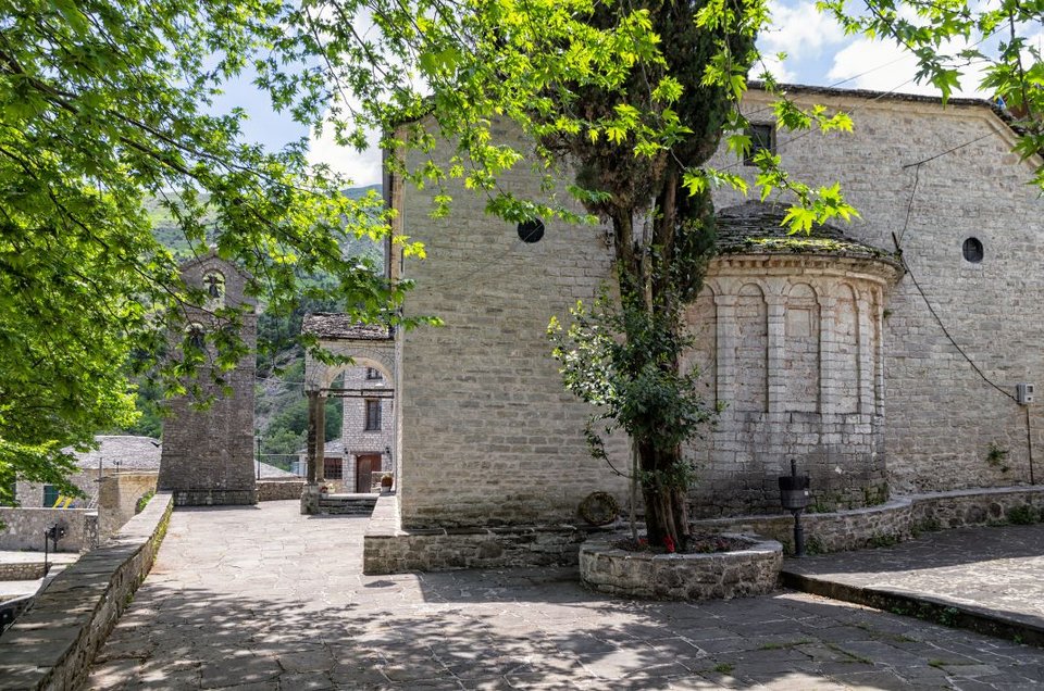 Μέσα στο χωριό