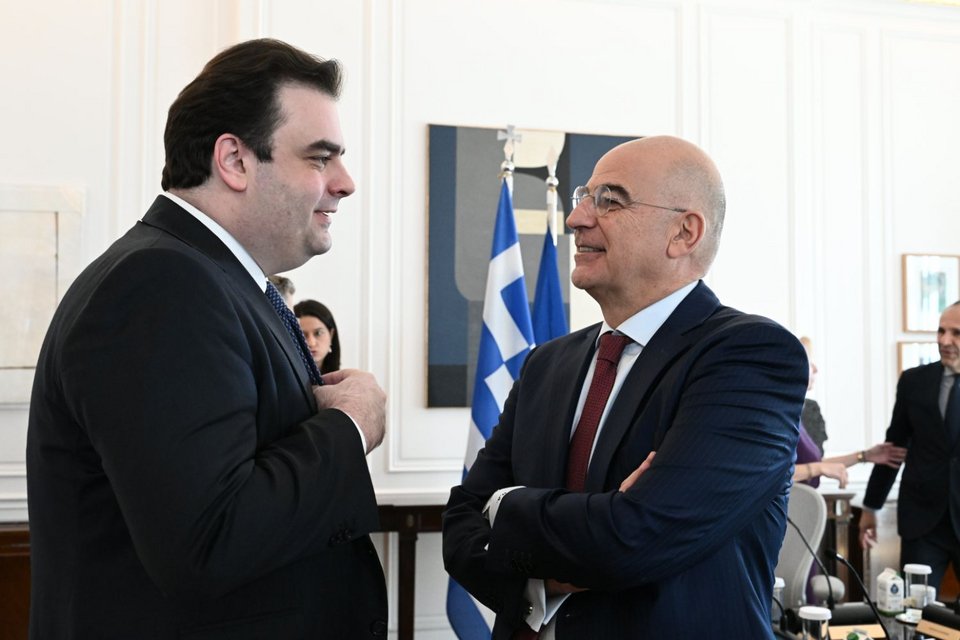 Ο υπουργός Παιδείας Κυριάκος Πιερρακάκης και ο ΥΠΕΘΑ Νίκος Δένδιας
