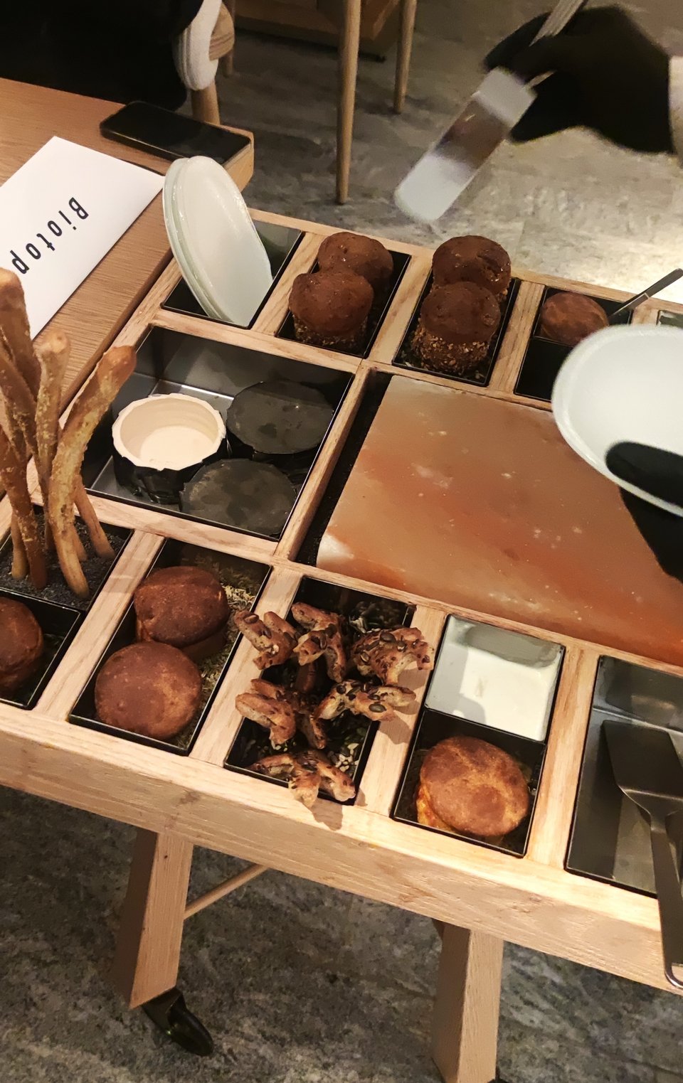 Το bread trolley