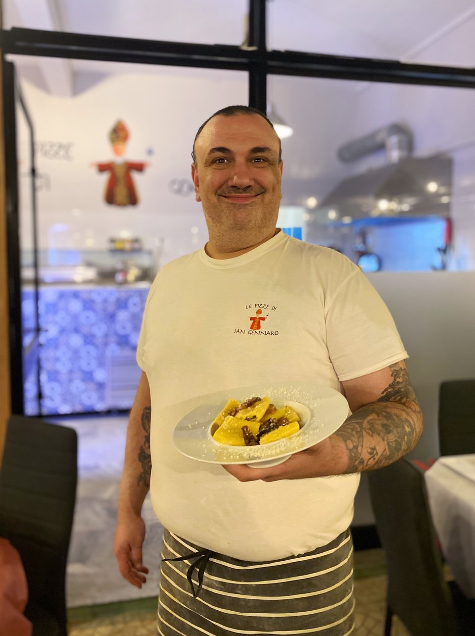 Ο Μάρκο Τζεναμπόνι μας δίνει την αυθεντική συνταγή για ιταλική καρπονάρα με κρόκο αυγού  / Φωτογραφία: Μάνος Λειβαδάρος/iefimerida