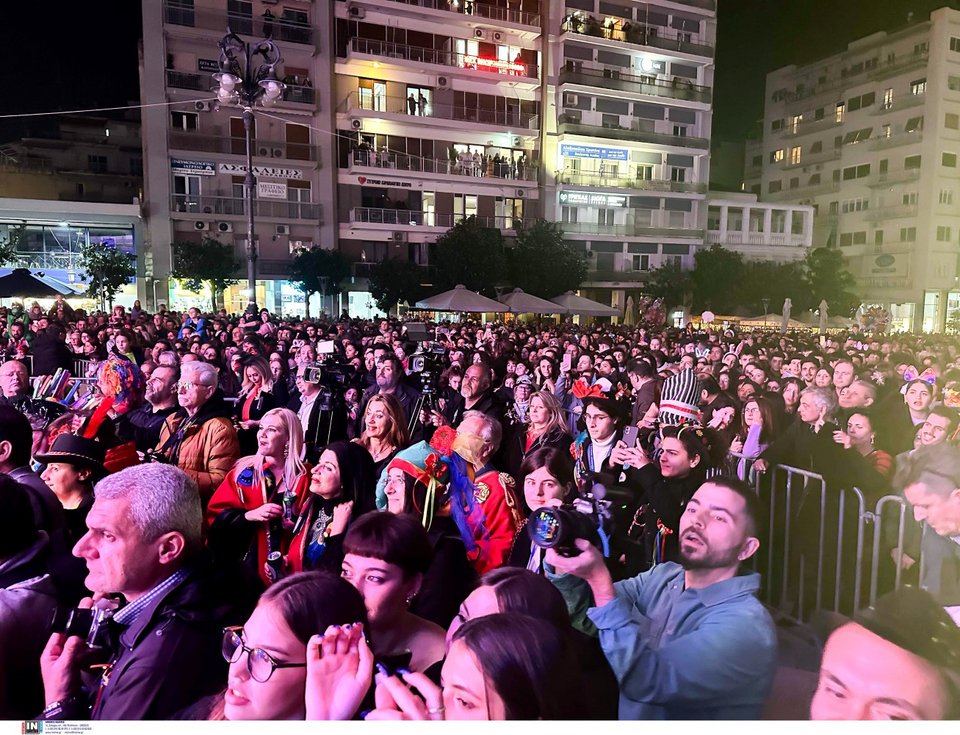 Πάτρα: Στην κατάμεστη πλατεία Γεωργίου η τελετή έναρξης του Καρναβαλιού -Κέφι, τραγούδι και θέαμα / Φωτογραφία: Intime -ΑΛΕΞΟΠΟΥΛΟΣ ΑΝΔΡΕΑΣ