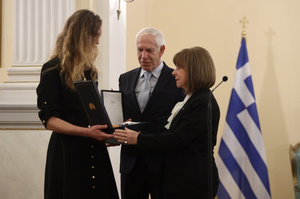 Η Κατ. Σακελλαροπούλου απένειμε, μετά θάνατον, τον Μεγαλόσταυρο του Τάγματος του Φοίνικος