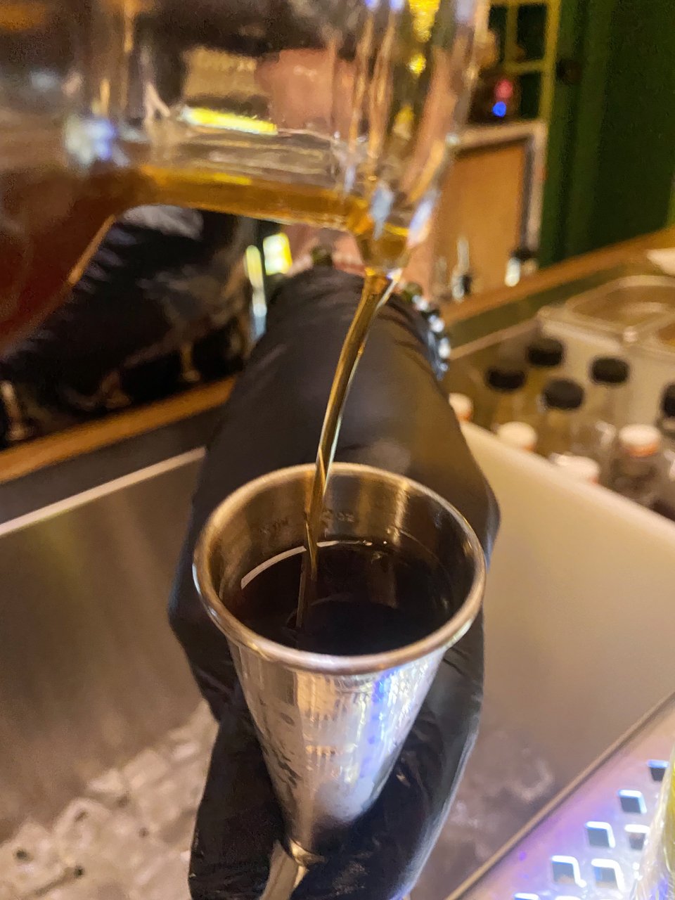 Το αμπελόφυλλο κάνει τα αρώματα του ποτού να αναδύονται περισσότερο.  