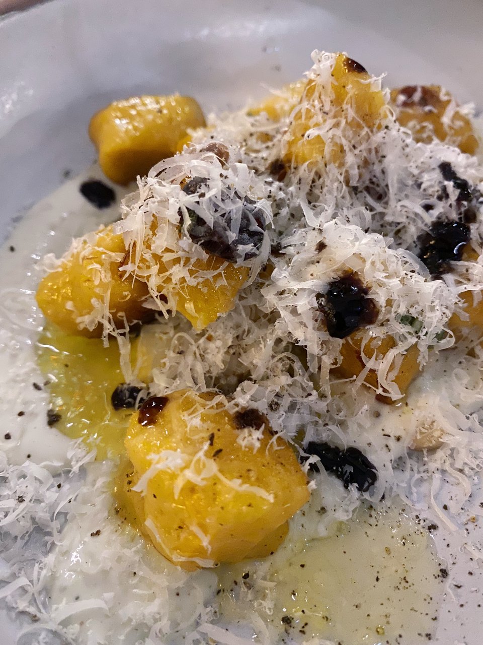 Νιόκι κολοκύθας με κουκουνάρι, cranberries και κατσικίσιο μπλε τυρί Μαλτέζου νιόκι κ