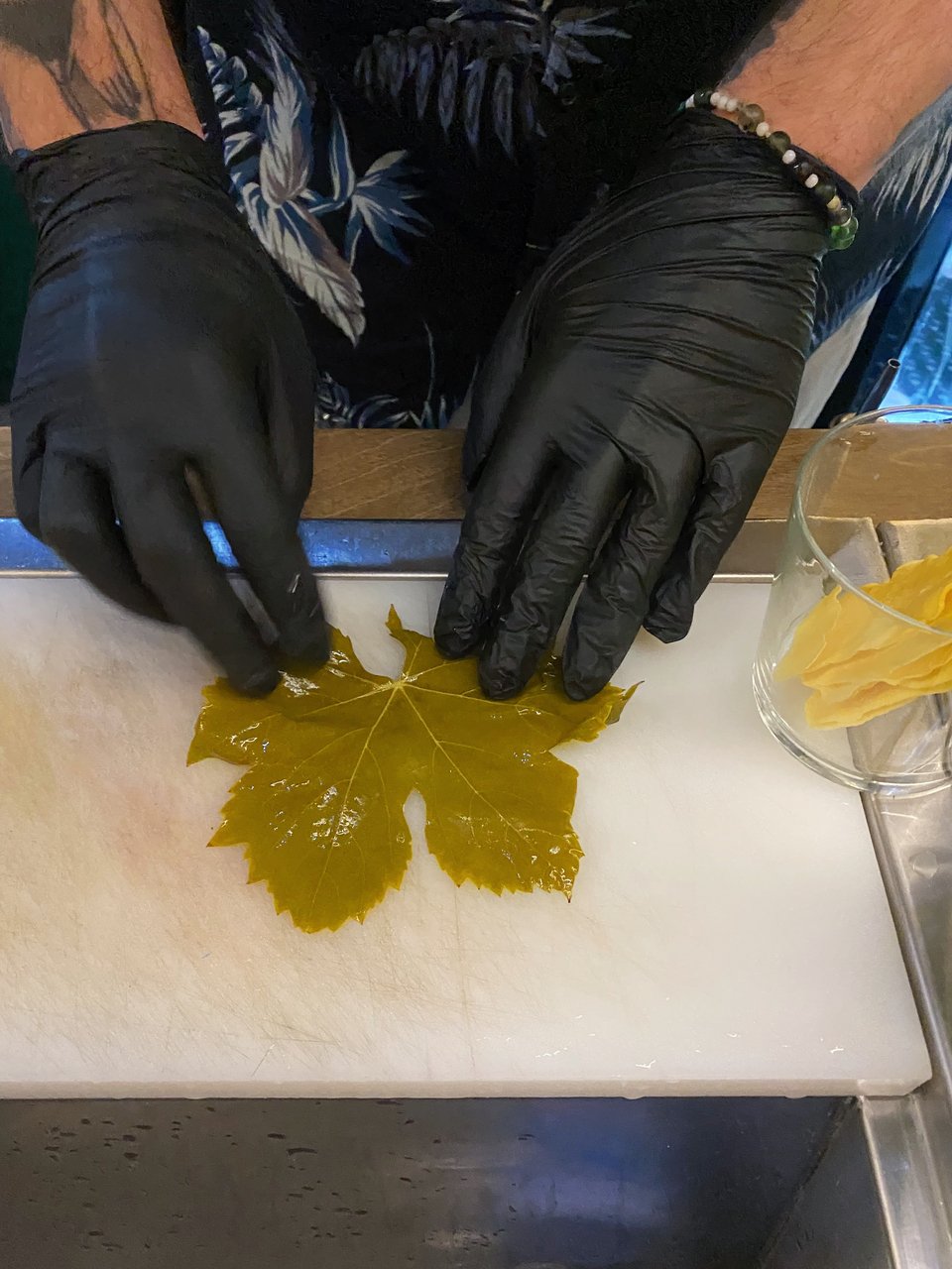 Το αμπελόφυλλο προσφέρει οξύτητα στο ποτό. 