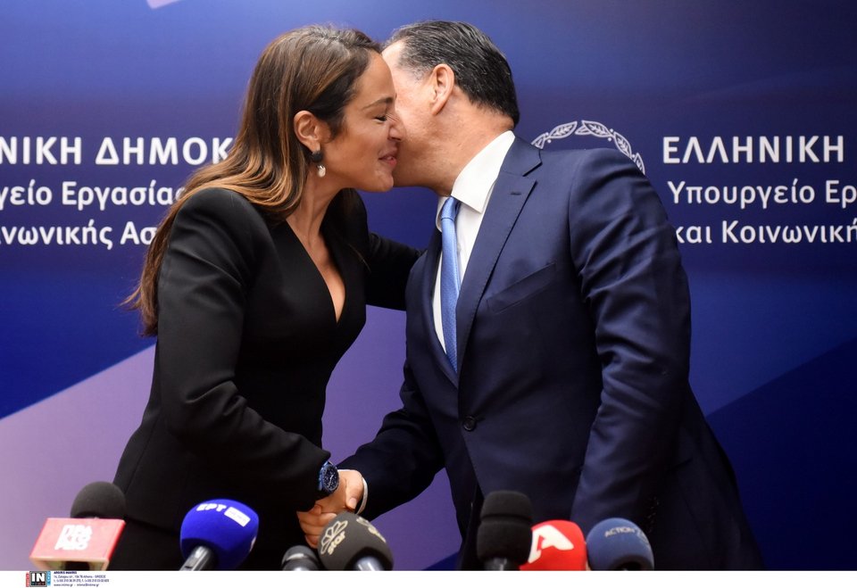 Η Δόμνα Μιχαηλίδου παραλαμβάνει το υπουργείο Εργασίας από τον Άδωνι Γεωργιάδη / Φωτογραφία: Intimenews/ΖΑΧΟΣ ΓΙΩΡΓΟΣ