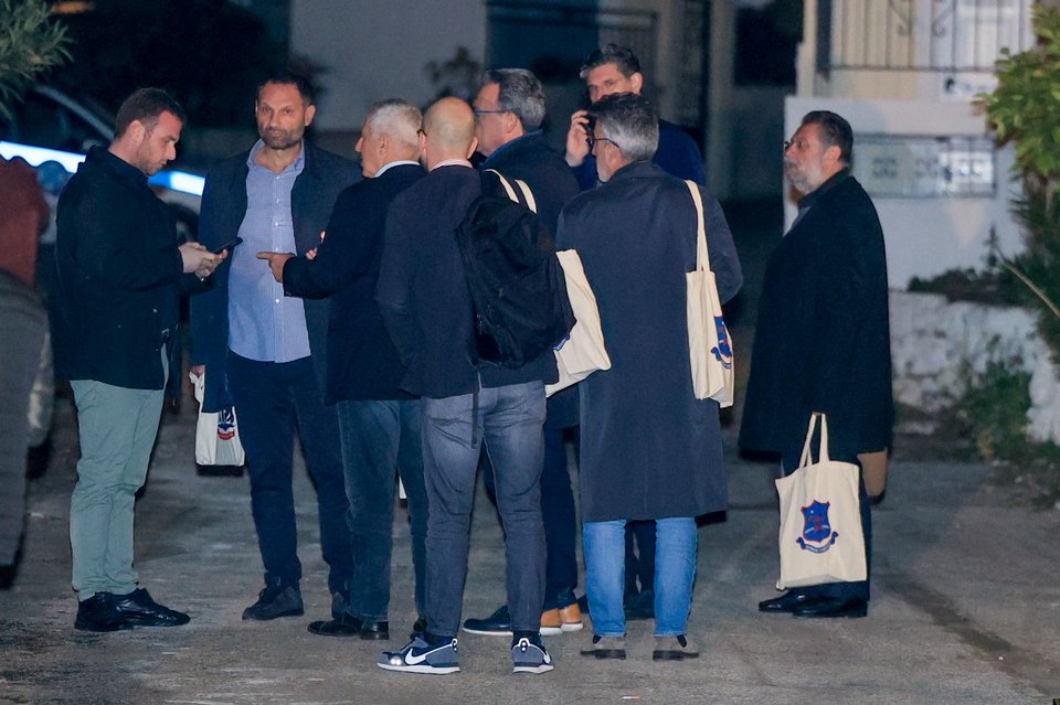 Αυτή την ώρα το δείπνο Κασσελάκη σε βουλευτές του ΣΥΡΙΖΑ σε γνωστή ταβέρνα των Σπετσών [βίντεο]