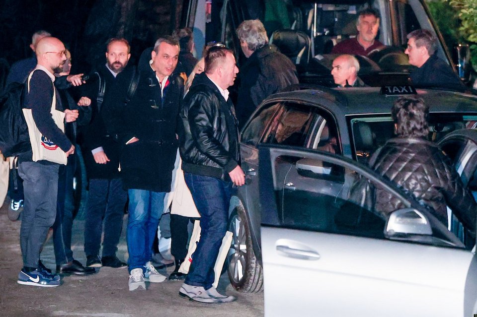 Αυτή την ώρα το δείπνο Κασσελάκη σε βουλευτές του ΣΥΡΙΖΑ σε γνωστή ταβέρνα των Σπετσών [βίντεο]