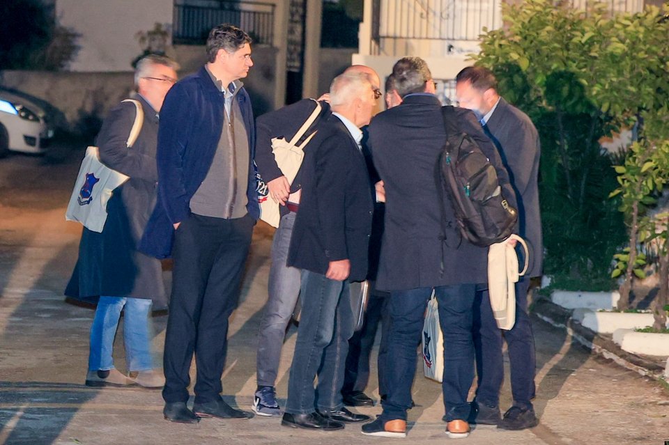 Αυτή την ώρα το δείπνο Κασσελάκη σε βουλευτές του ΣΥΡΙΖΑ σε γνωστή ταβέρνα των Σπετσών [βίντεο]