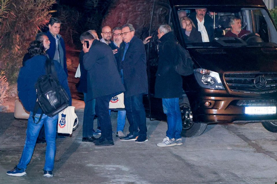 Αυτή την ώρα το δείπνο Κασσελάκη σε βουλευτές του ΣΥΡΙΖΑ σε γνωστή ταβέρνα των Σπετσών [βίντεο]