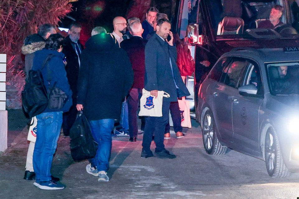 Αυτή την ώρα το δείπνο Κασσελάκη σε βουλευτές του ΣΥΡΙΖΑ σε γνωστή ταβέρνα των Σπετσών [βίντεο]