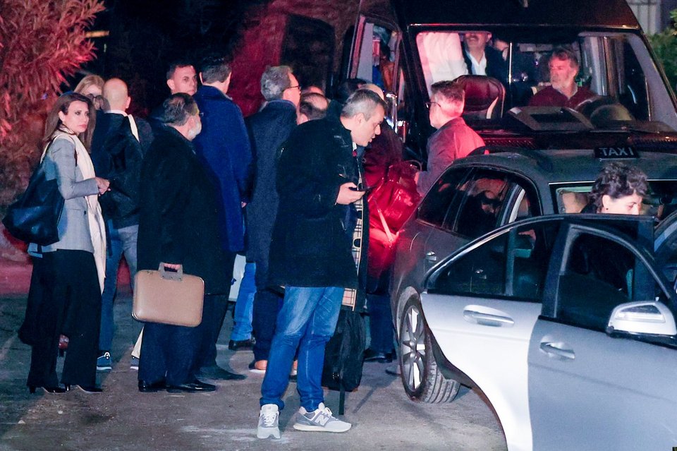 Αυτή την ώρα το δείπνο Κασσελάκη σε βουλευτές του ΣΥΡΙΖΑ σε γνωστή ταβέρνα των Σπετσών [βίντεο]