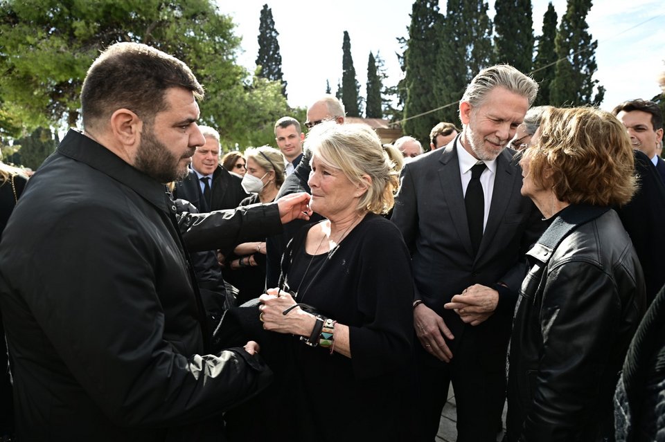 Ο Παύλος Γερουλάνος και οι συγγενείς δέχονται συλλυπητήρια