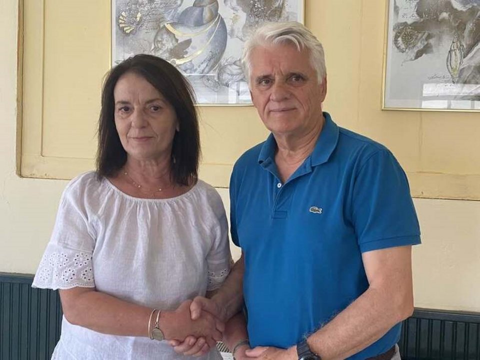 Η φωτογραφία με την 55χρονη που ανήρτησε ο πρώην δήμαρχος Δυτικής Αχαΐας