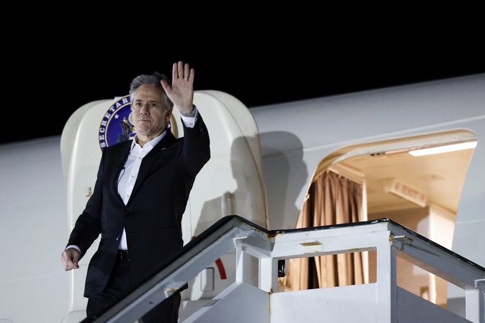 Ο Αντονι Μπλίνκεν κατά την αναχώρησή το από τα Χανιά