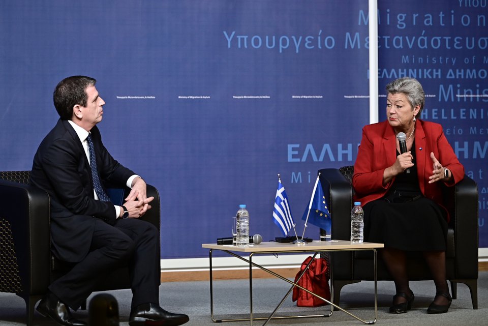 Ο Δημήτρης Καιρίδης και η Ίλβα Γιόχανσον / Φωτογραφία: ΜΙΧΑΛΗΣ ΚΑΡΑΓΙΑΝΝΗΣ-EUROKINISSI