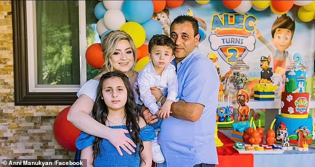 Η οικογένεια της Anni Manukyan, στα δεύτερα γενέθλια του μικρού Alec