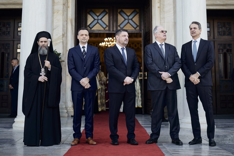 Ο πρωθυπουργός Κυριάκος Μητσοτάκης, ο πρόεδρος της Βουλής Κωνσταντίνος Τασούλας, ο περιφερειάρχης Αττικής Νίκος Χαρδαλιάς, ο δήμαρχος Αθηναίων Χάρης Δούκας και ο πρωτοσύγκελος της Ιεράς Συνόδου Αρχμανδρίτης Βαρβάνας Θεοχάρης.Φωτογραφία: Γρ. Τύπου Πρωθυπουργού/Δημήτρης Παπαμήτσος