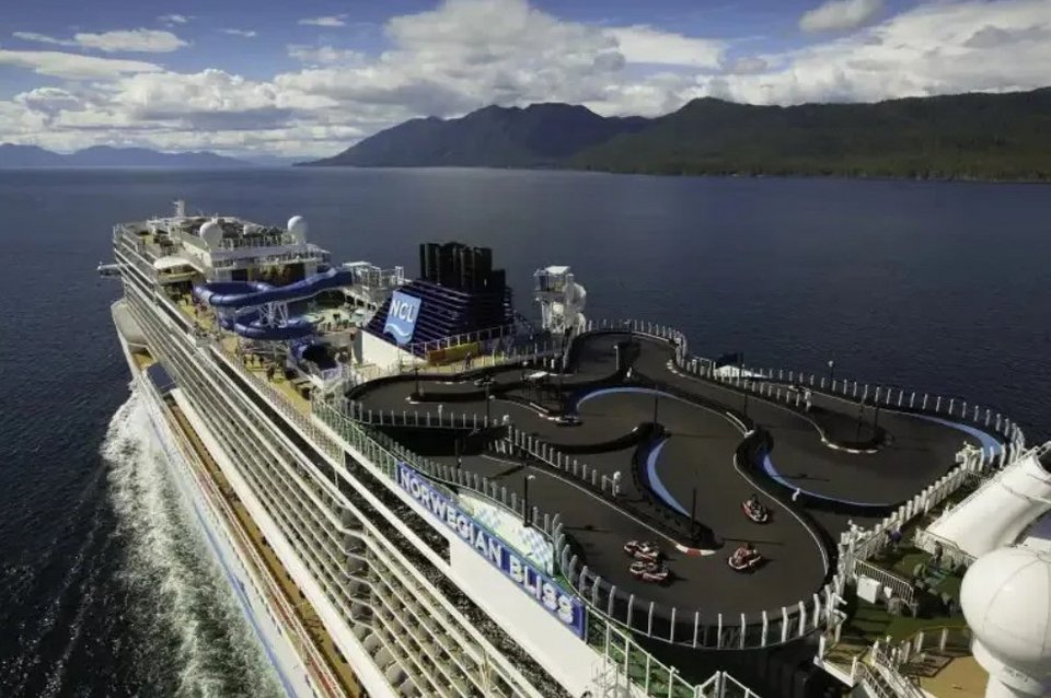Το Norwegian Bliss έχει τη μεγαλύτερη πίστα αγώνων στον ωκεανό