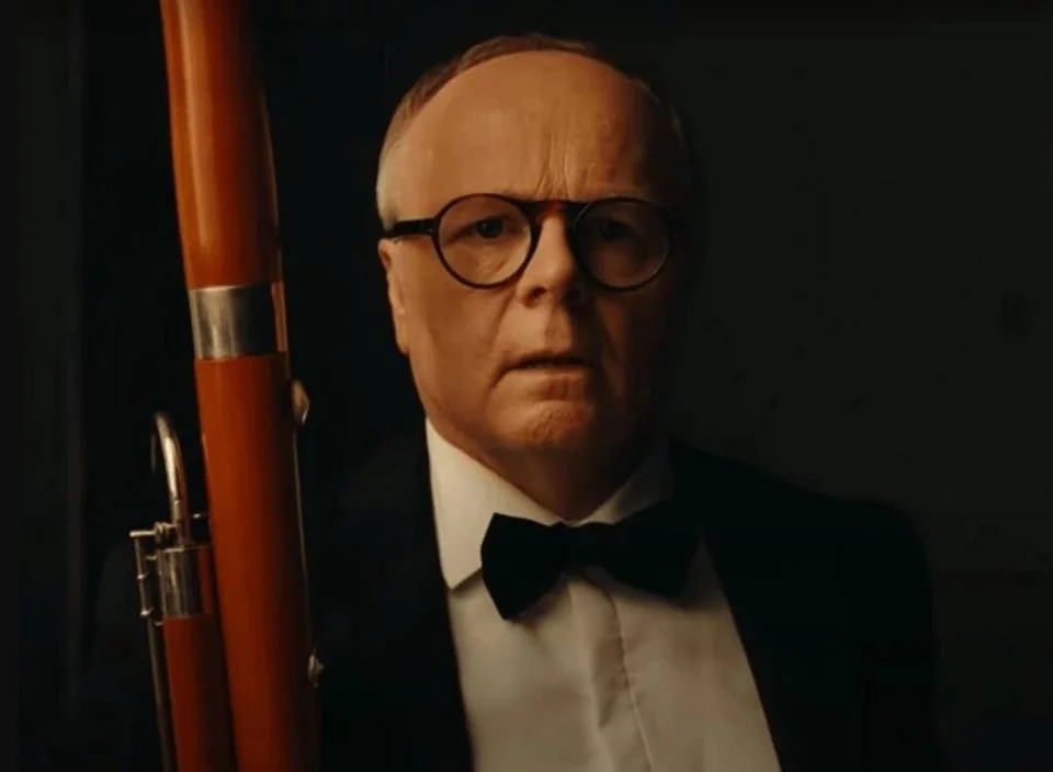 Πρωταγωνιστεί ο βραβευμένος με BAFTA Τζέισον Γουάτκινς