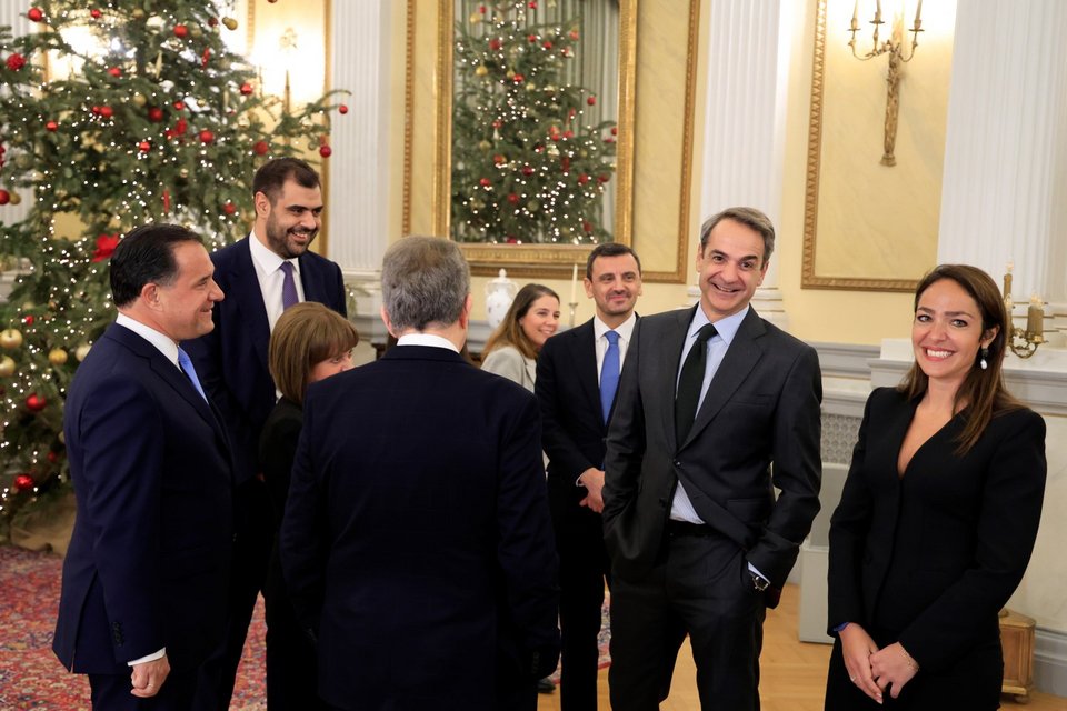 Το «πηγαδάκι» Μητσοτάκη με τους υπουργούς και την Πρόεδρο της Δημοκρατίας / Φωτογραφία: ΓΙΩΡΓΟΣ ΚΟΝΤΑΡΙΝΗΣ/EUROKINISSI