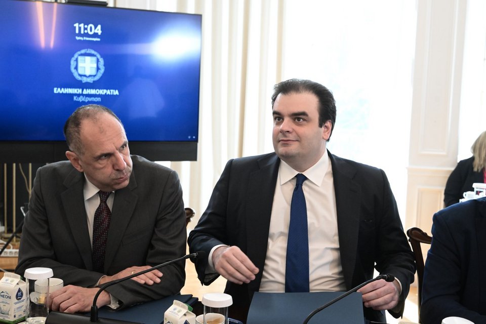 Ο υπουργός Παιδείας, Κυριάκος Πιερρακάκης με τον υπουργό Εξωτερικών, Γιώργο Γεραπετρίτη