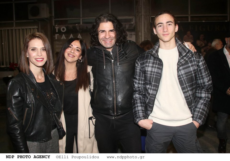 Αντιγόνη Δρακουλάκη, Μαίριλυν Διονά και ο Παναγιώτης Πετράκης με το βαφτιστήρι του, τον Άγγελο