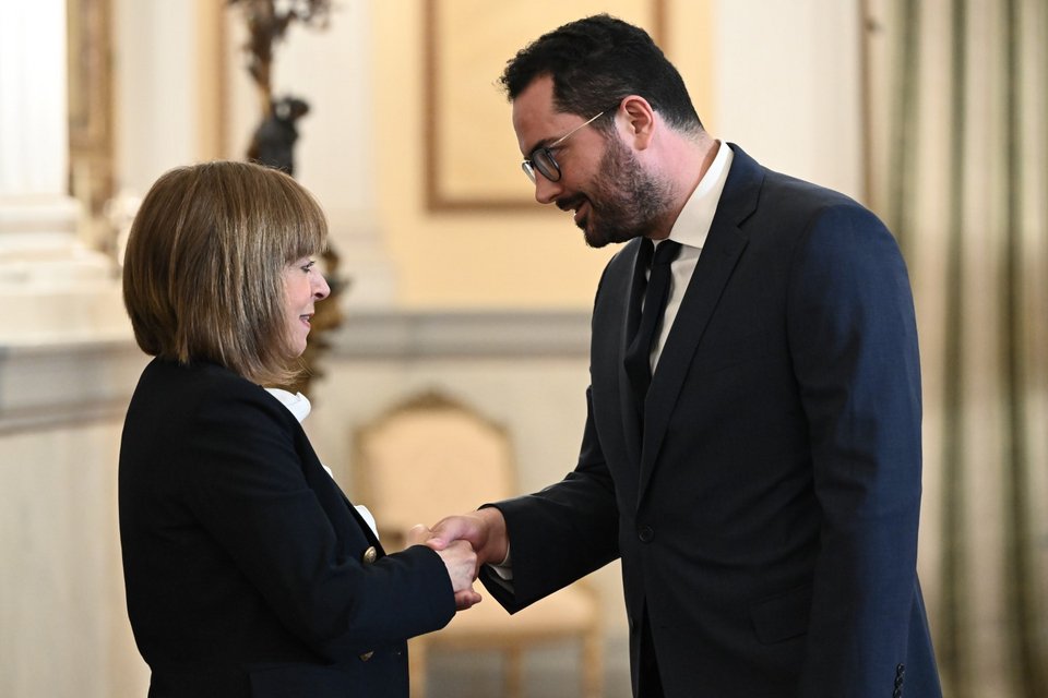 Ο γραμματέας του ΠΑΣΟΚ Ανδρέας Σπυρόπουλος με την Κ. Σακελλαροπούλου -Φωτογραφία: ΤΑΤΙΑΝΑ ΜΠΟΛΑΡΗ/EUROKINISSI