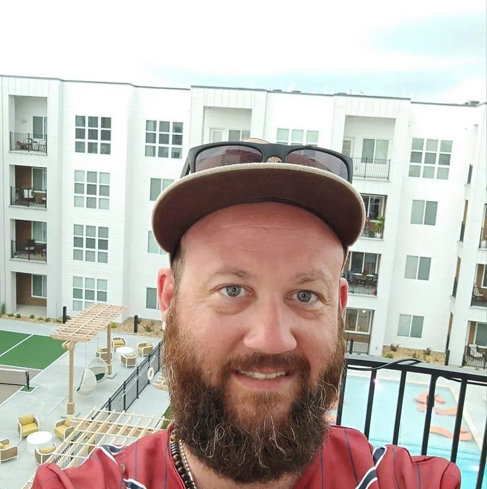 O Ρίκι Τζόνσον 