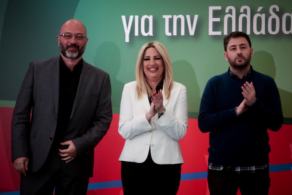 Ο Σάκης Αρναούτογλου δίπλα στη Φώφη Γεννηματά και τον Νίκο Ανδρουλάκη