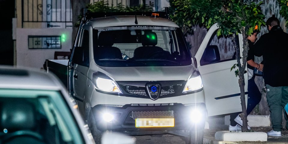 Το βανάκι που έφερε τις προμήθειες για το μπουφέ / Φωτογραφία: ΓΙΩΡΓΟΣ ΚΟΝΤΑΡΙΝΗΣ / EUROKINISSI