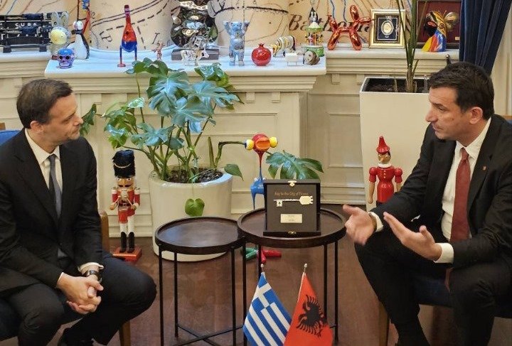 Ο Χάρης Δούκας στην Αλβανία / Συνάντηση με τον δήμαρχο Τιράνων