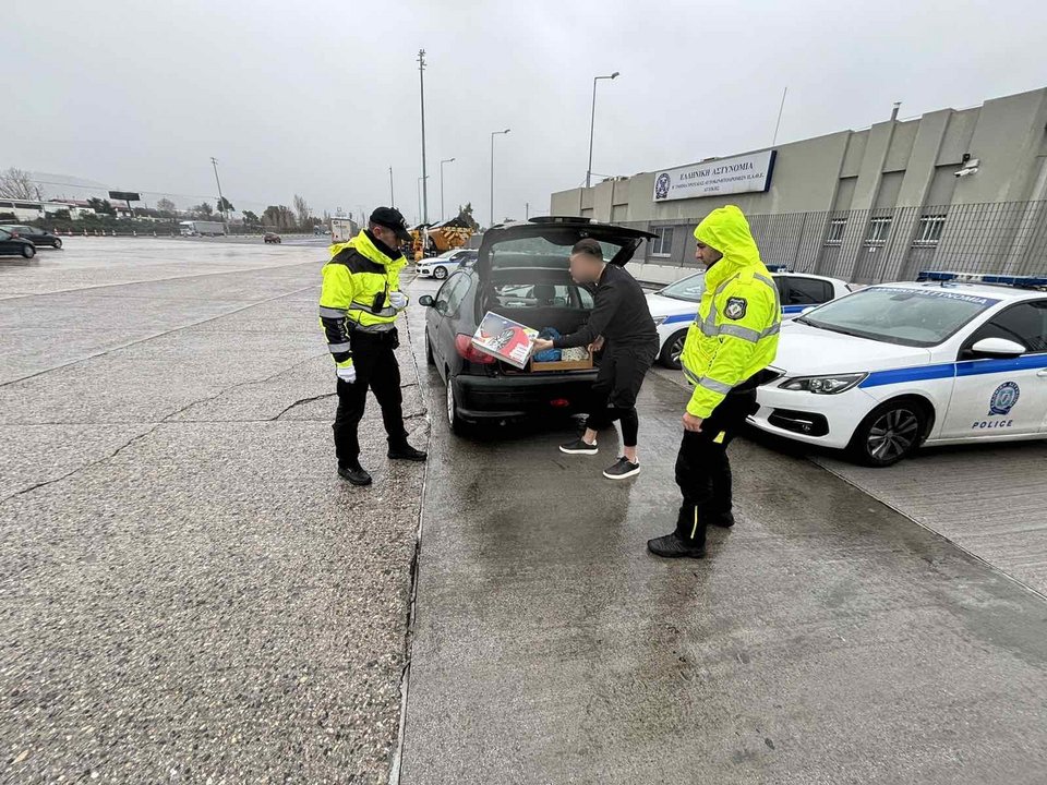 Eλεγχοι της Τροχαίας Αττικής για τον εφοδιασμό με αντιολισθητικά μέσα