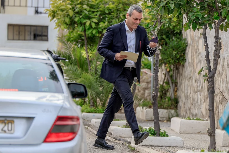 ΣΥΡΙΖΑ/Σπέτσες:Ξεκίνησε με 11 απουσίες η συνεδρίαση -Ποιοι θα πάνε αργότερα (εικόνες) 33 vouleutes syriza spetses spiti kasselaki 11.jpg