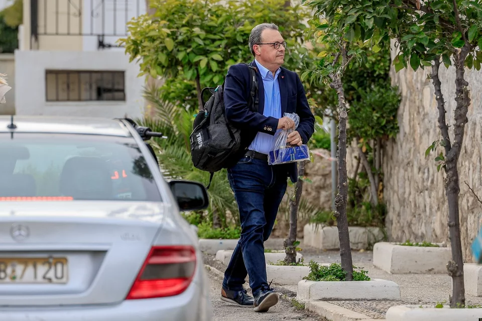 ΣΥΡΙΖΑ/Σπέτσες:Ξεκίνησε με 11 απουσίες η συνεδρίαση -Ποιοι θα πάνε αργότερα (εικόνες) 25 vouleutes syriza spetses spiti kasselaki 13.jpg